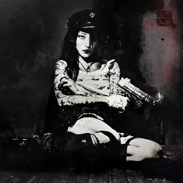 main image of 새로운 자아로 주조한 은탄환, yeule의 <Evangelic Girl Is a Gun>