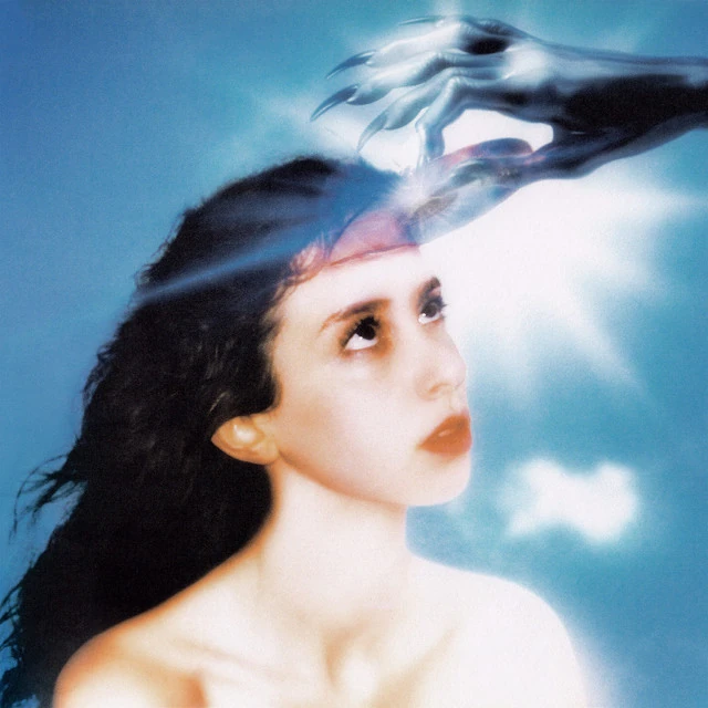 main image of 찬란한 숨결과 정교한 전율로 다시 쓰는 신스팝, 막달레나 베이의 <Imaginal Disk>
