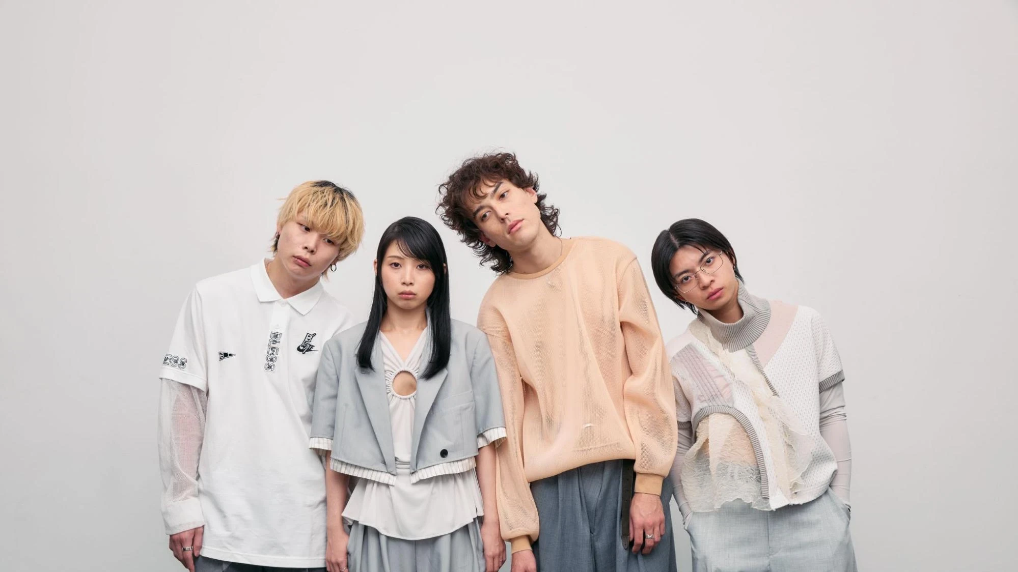 banner image of Blume popo 인터뷰: 선명함보단 손에 잡히지 않는 아름다움을――10년에 걸쳐 엮어낸 <obscure object>라는 응답